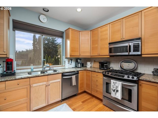 5047 Sw VIEW POINT Ter C, Portland, OR 97239