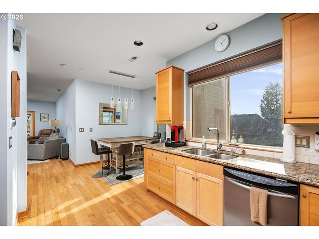 5047 Sw VIEW POINT Ter C, Portland, OR 97239