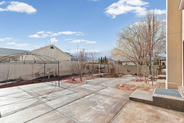 122 E BOX ELDER DR, Grantsville, UT 84029