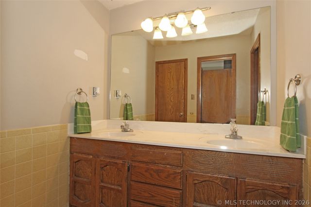 1810 Harned Drive, Bartlesville, OK 74006