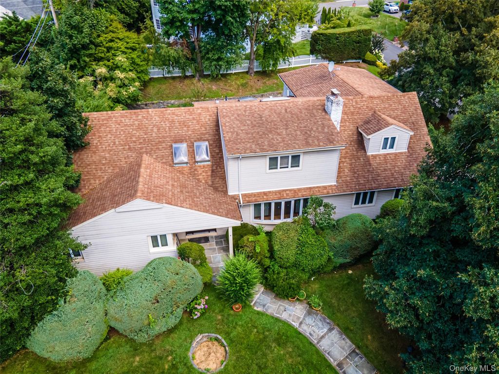 9 Talbot Drive, Great Neck, NY 11020 — photo 2
