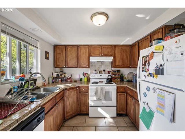 1580 BRITTANY St, Eugene, OR 97402