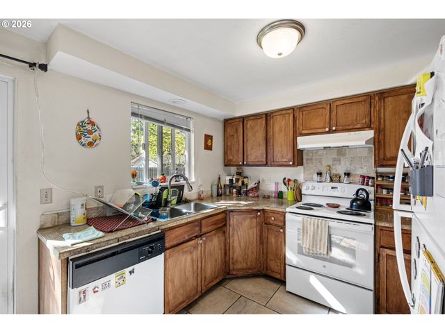 1580 BRITTANY St, Eugene, OR 97402