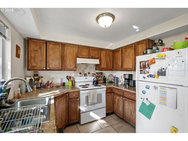 1580 BRITTANY St, Eugene, OR 97402