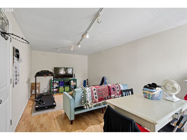 1580 BRITTANY St, Eugene, OR 97402