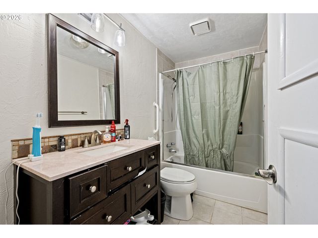 1580 BRITTANY St, Eugene, OR 97402