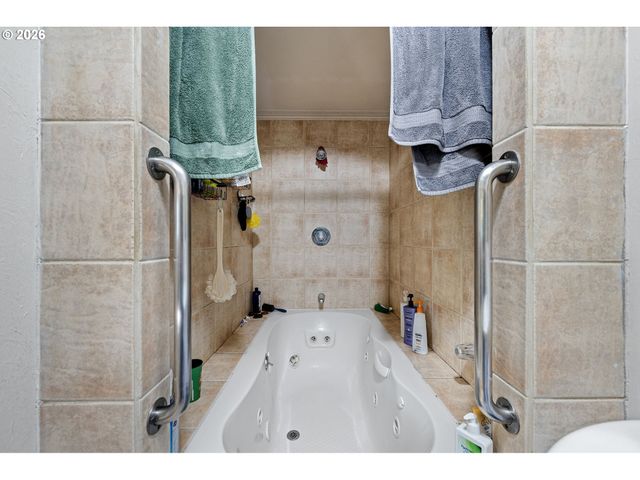 1580 BRITTANY St, Eugene, OR 97402