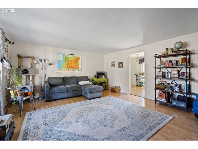 1580 BRITTANY St, Eugene, OR 97402