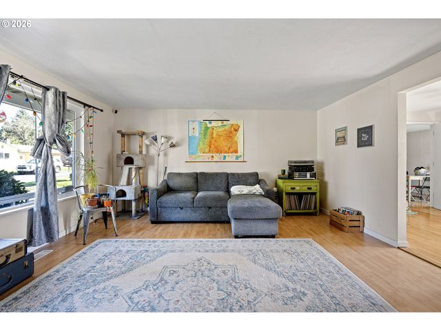 1580 BRITTANY St, Eugene, OR 97402