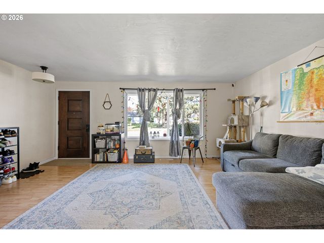 1580 BRITTANY St, Eugene, OR 97402