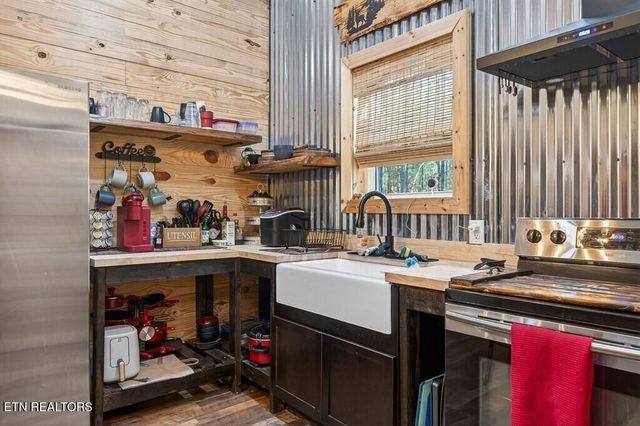 1780 Wolfhaven Rd, Spencer, TN 38585