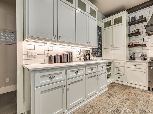 13 Redbud Street, Carlton Landing, OK 74432