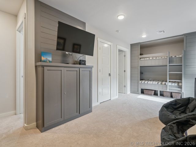 13 Redbud Street, Carlton Landing, OK 74432