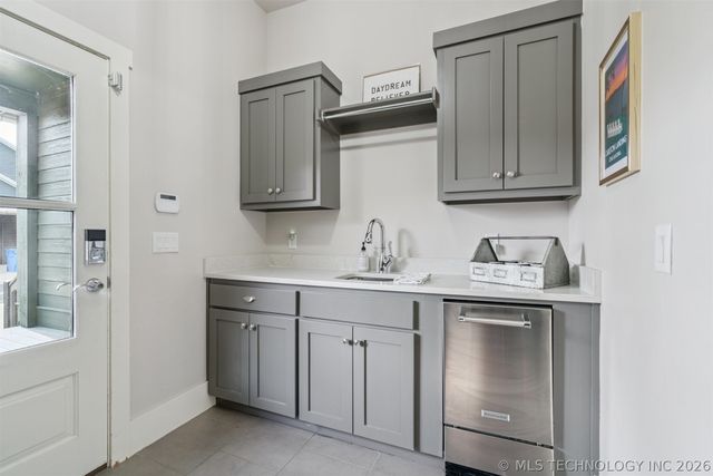 13 Redbud Street, Carlton Landing, OK 74432