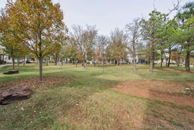 13 Redbud Street, Carlton Landing, OK 74432