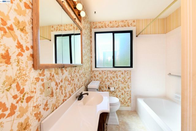 1002 El Curtola Blvd, Lafayette, CA 94595