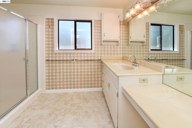 1002 El Curtola Blvd, Lafayette, CA 94595