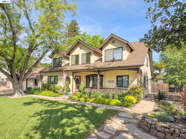 1002 El Curtola Blvd, Lafayette, CA 94595