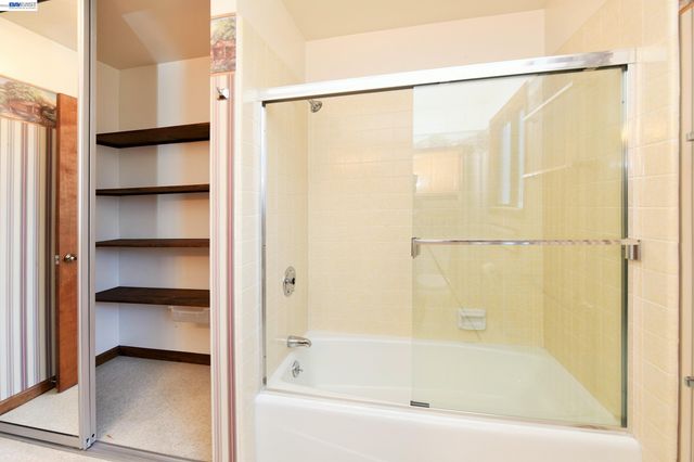 1002 El Curtola Blvd, Lafayette, CA 94595