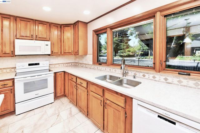 1002 El Curtola Blvd, Lafayette, CA 94595