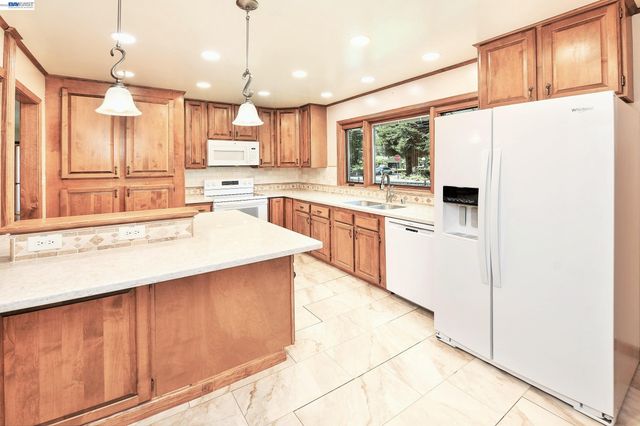 1002 El Curtola Blvd, Lafayette, CA 94595