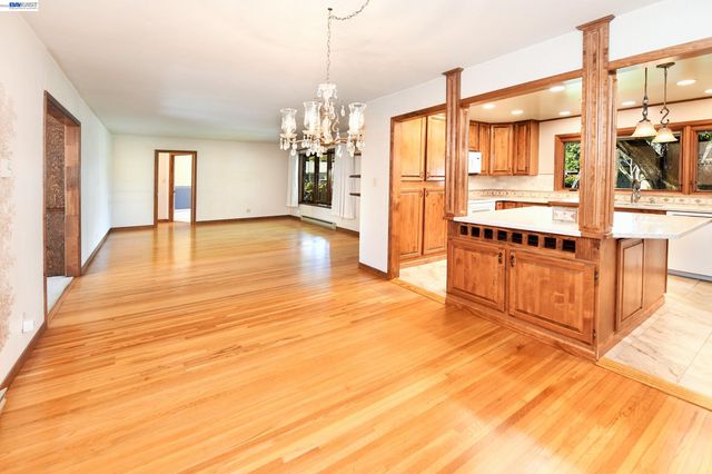 1002 El Curtola Blvd, Lafayette, CA 94595