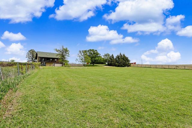 9615 S Rock Rd, Valley Center, KS 67147
