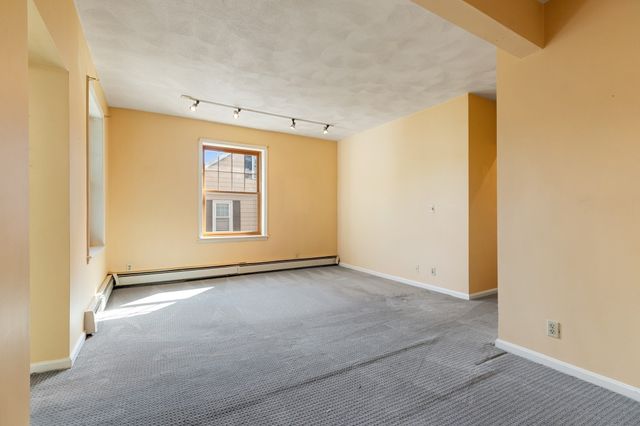 42 Broad St 3, Salem, MA 01970