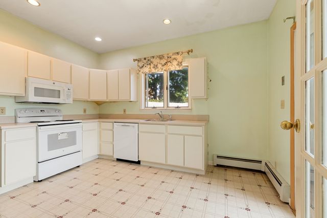 42 Broad St 3, Salem, MA 01970