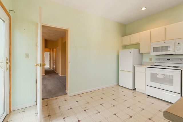 42 Broad St 3, Salem, MA 01970