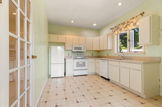 42 Broad St 3, Salem, MA 01970