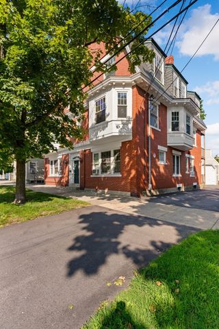 42 Broad St 3, Salem, MA 01970