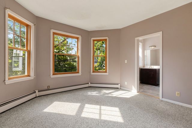 42 Broad St 3, Salem, MA 01970