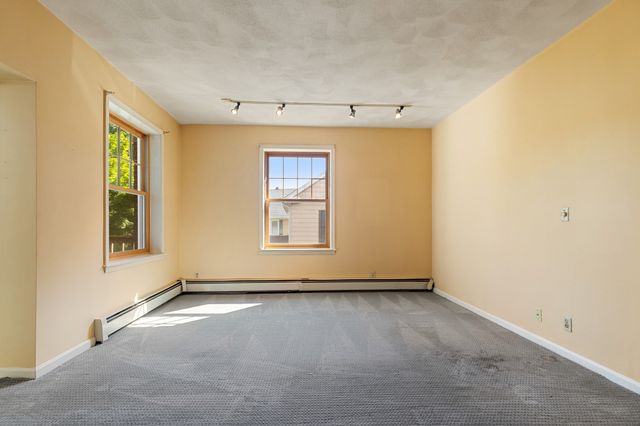 42 Broad St 3, Salem, MA 01970