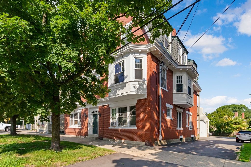 42 Broad St 3, Salem, MA 01970