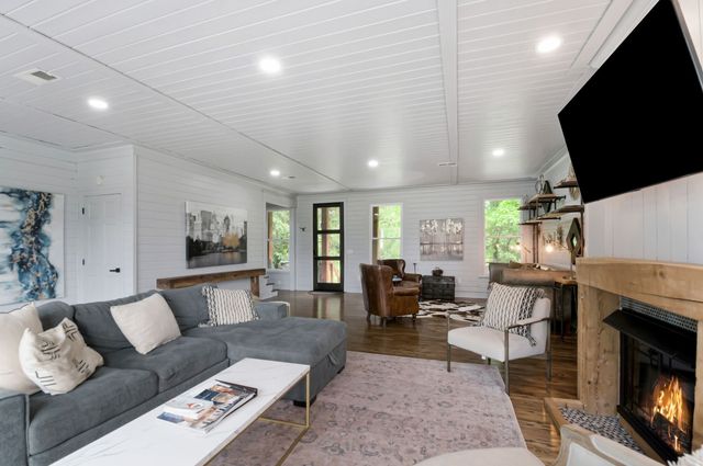 1014 Lakeview Cir, Ashland City, TN 37015