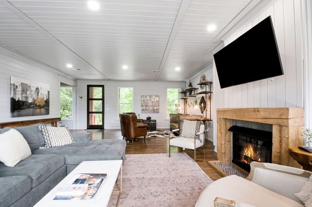 1014 Lakeview Cir, Ashland City, TN 37015