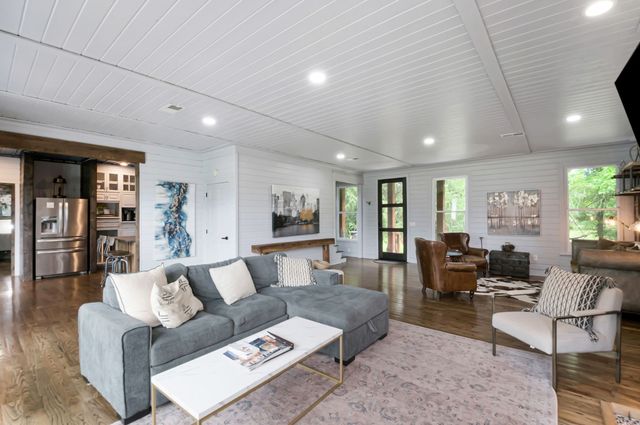 1014 Lakeview Cir, Ashland City, TN 37015