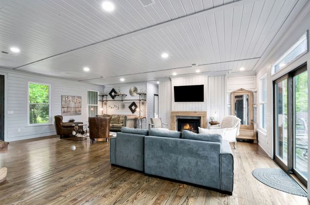 1014 Lakeview Cir, Ashland City, TN 37015