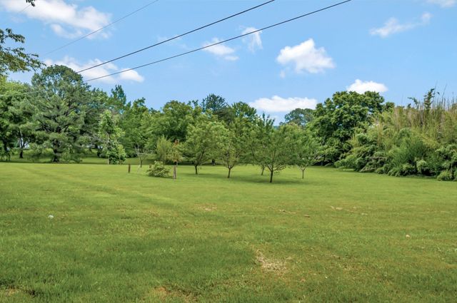 1014 Lakeview Cir, Ashland City, TN 37015