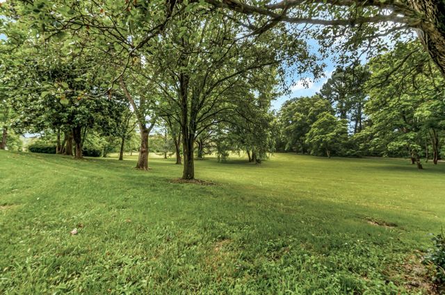 1014 Lakeview Cir, Ashland City, TN 37015