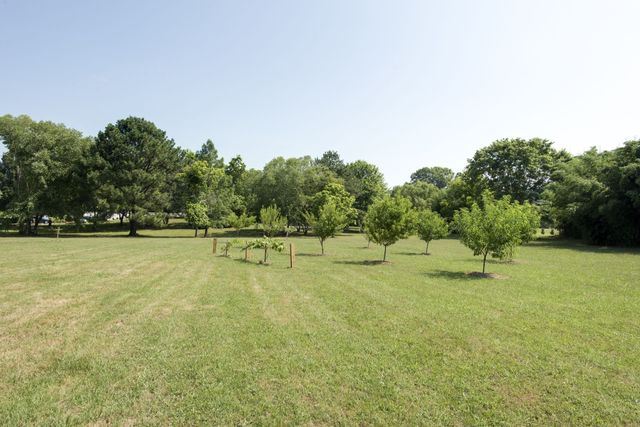 1014 Lakeview Cir, Ashland City, TN 37015