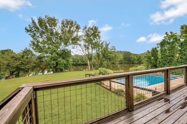 1014 Lakeview Cir, Ashland City, TN 37015