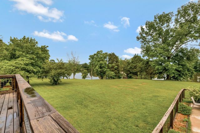 1014 Lakeview Cir, Ashland City, TN 37015