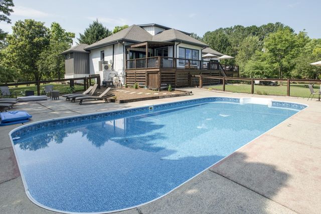 1014 Lakeview Cir, Ashland City, TN 37015