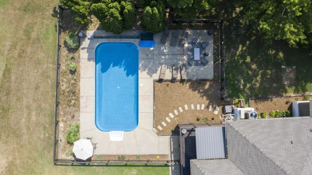 1014 Lakeview Cir, Ashland City, TN 37015