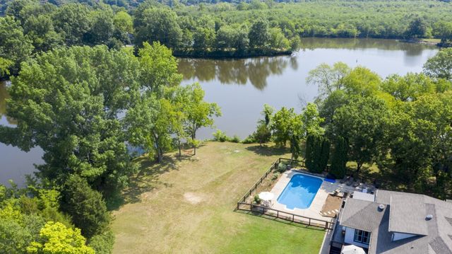 1014 Lakeview Cir, Ashland City, TN 37015