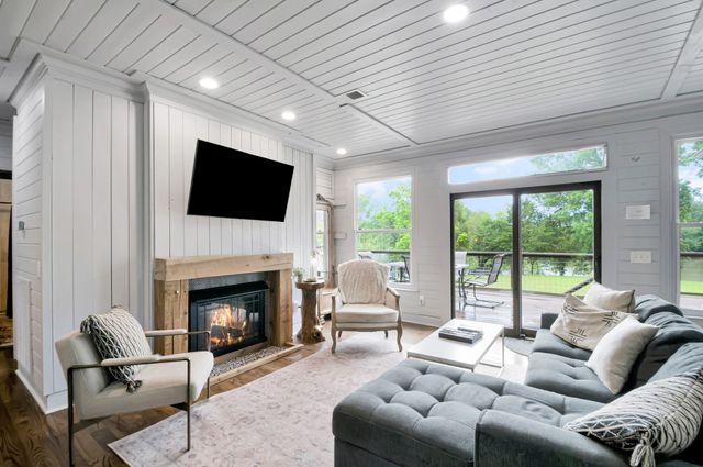 1014 Lakeview Cir, Ashland City, TN 37015