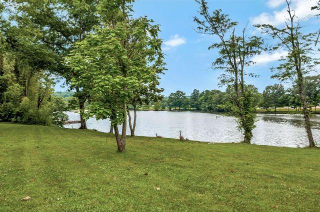 1014 Lakeview Cir, Ashland City, TN 37015