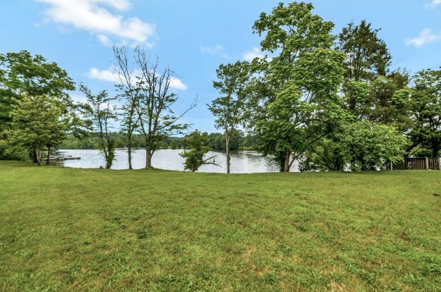 1014 Lakeview Cir, Ashland City, TN 37015
